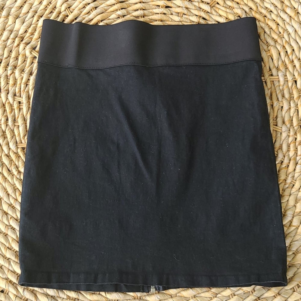 Elastic waistband stretch back zip skirt